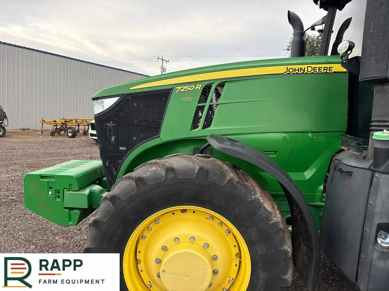 2014 John Deere 7250R MFWD tractor photo 11