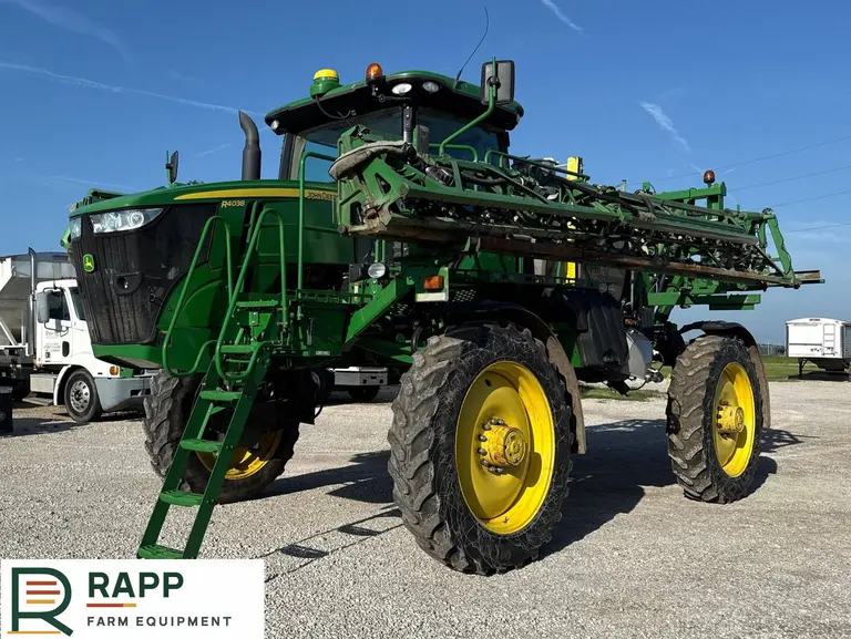2014 John Deere R4038 sprayer photo 1