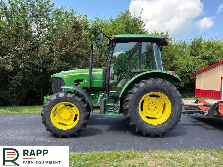 2013 John Deere 5101E MFWD tractor photo 2